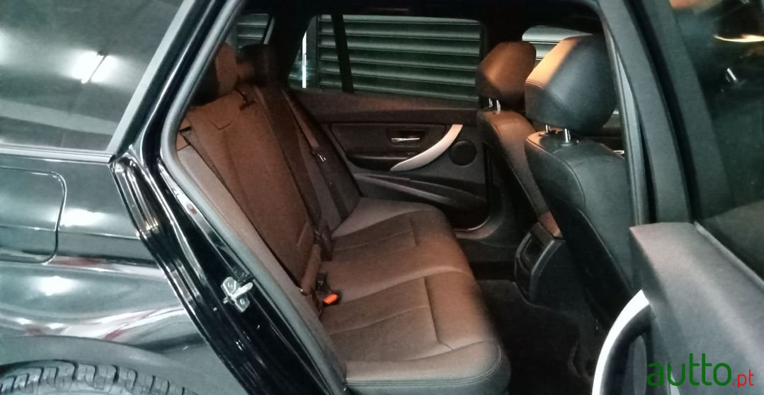 2013' BMW 316 photo #5