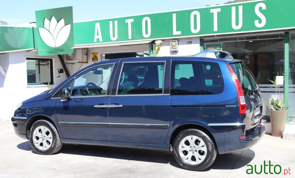 2012' Citroen C8 photo #4