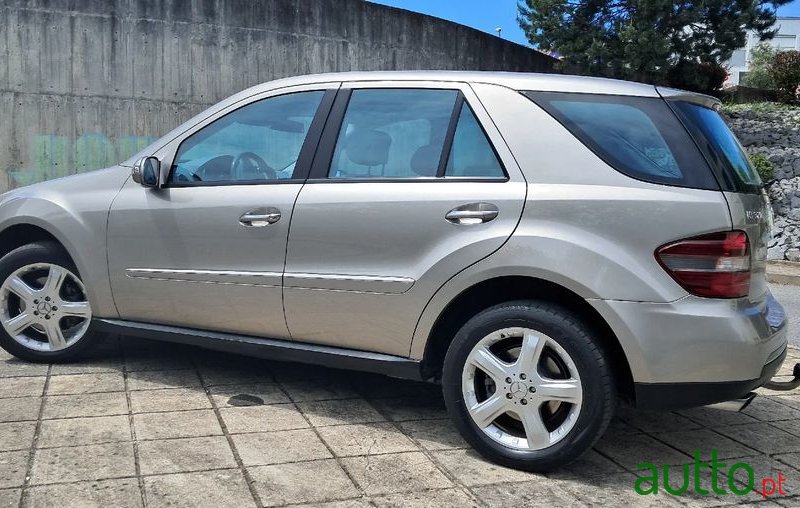 2006' Mercedes-Benz ML 320 Cdi photo #3