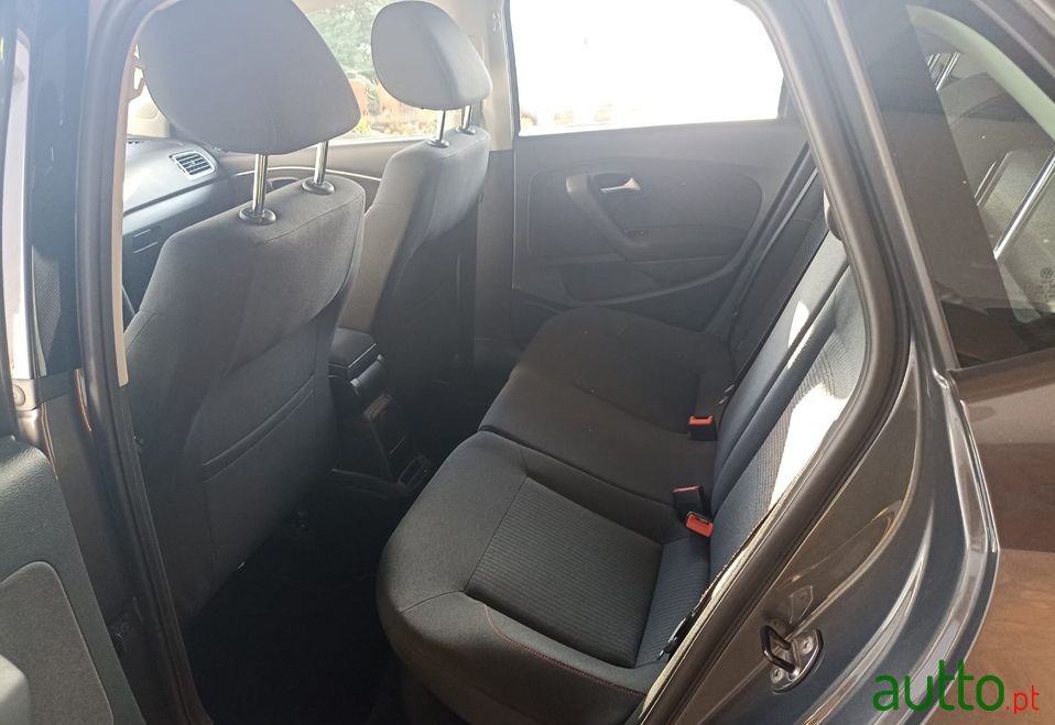 2017' Volkswagen Polo photo #4