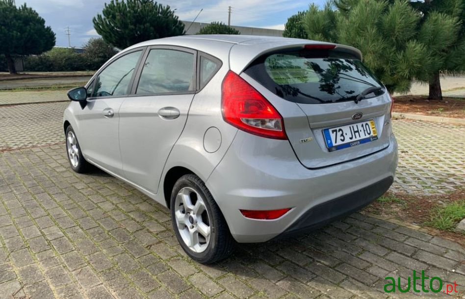 2010' Ford Fiesta photo #2