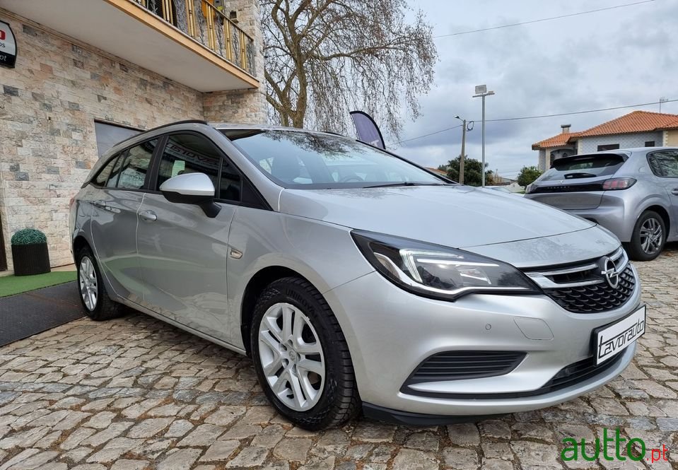 2018' Opel Astra Sports Tourer photo #2