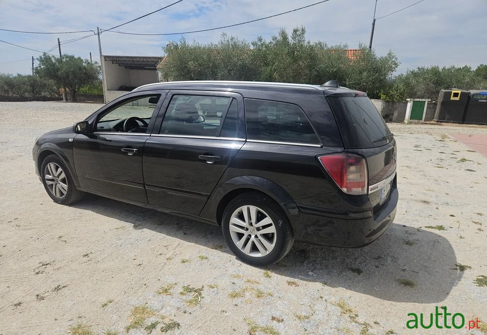 2007' Opel Astra Caravan photo #4