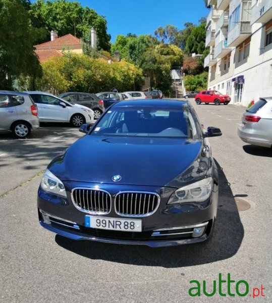 2013' BMW 730 photo #2