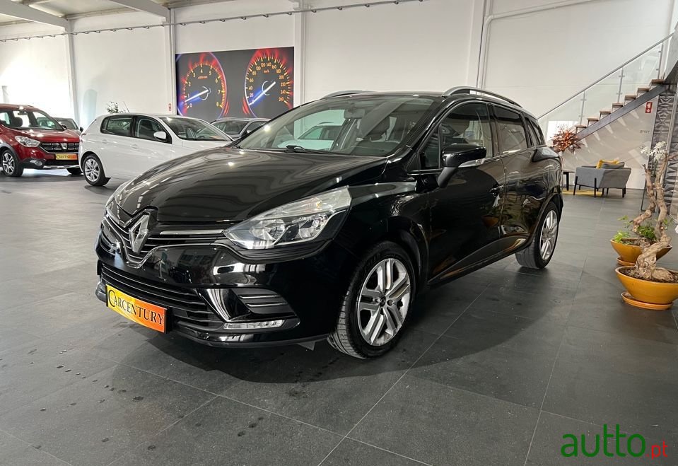 2019' Renault Clio Sport Tourer photo #2