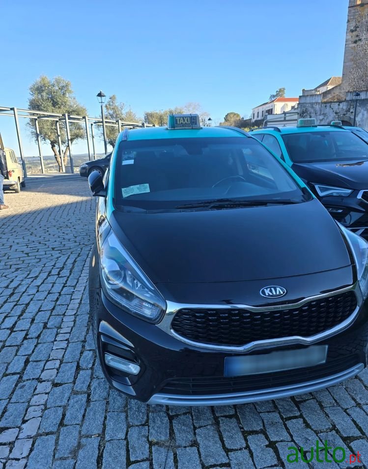 2017' Kia Carens photo #3