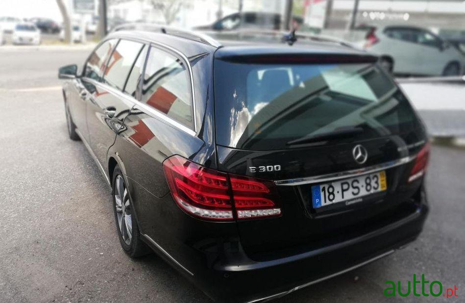 2015' Mercedes-Benz E-300 photo #1