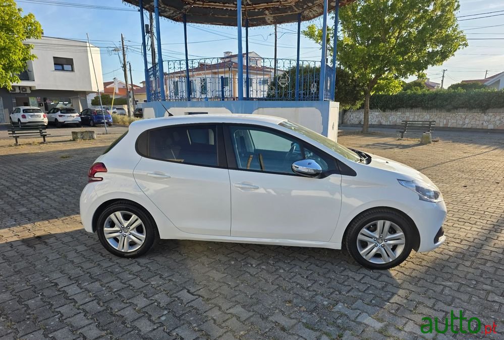 2016' Peugeot 208 82 Puretech Style photo #3