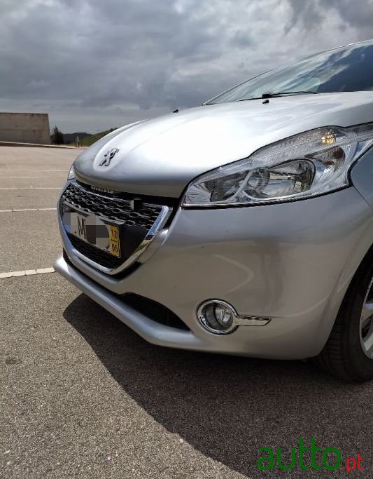 2012' Peugeot 208 photo #2