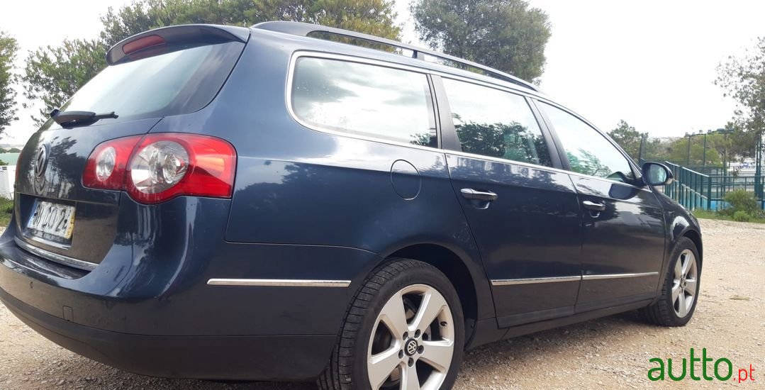2006' Volkswagen Passat Variant photo #2