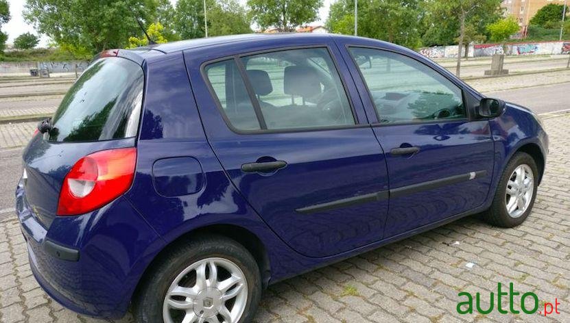 2007' Renault Clio 1.5 Dci photo #6