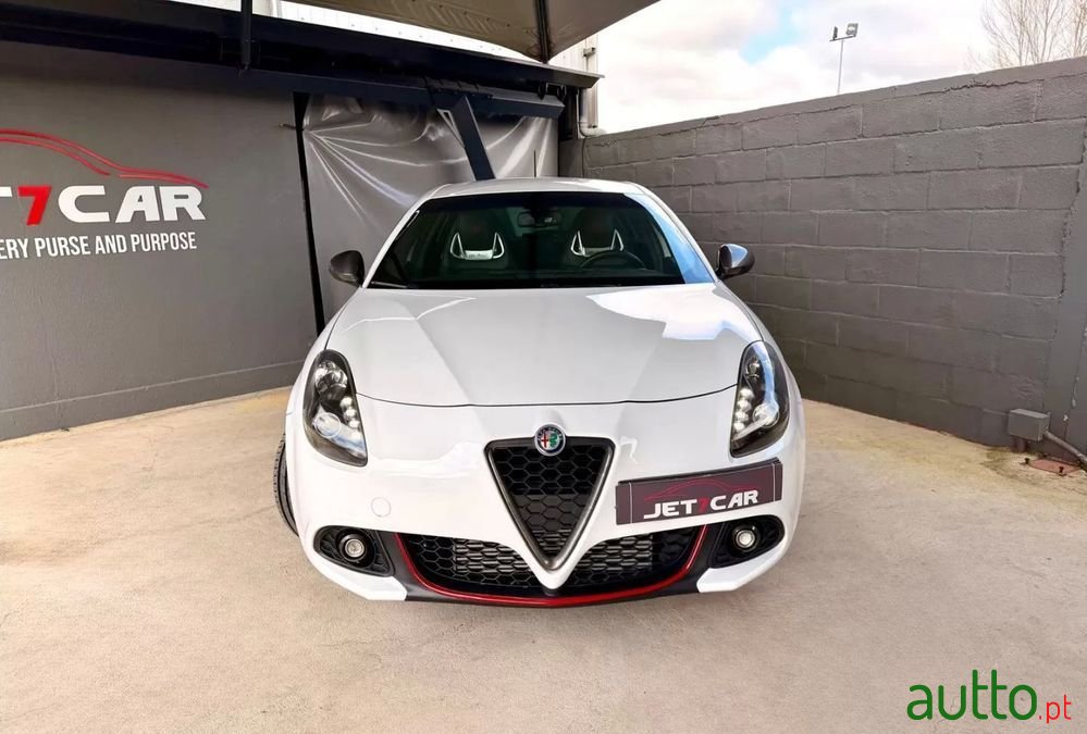 2017' Alfa Romeo Giulietta 2.0 Jtdm Sport photo #2