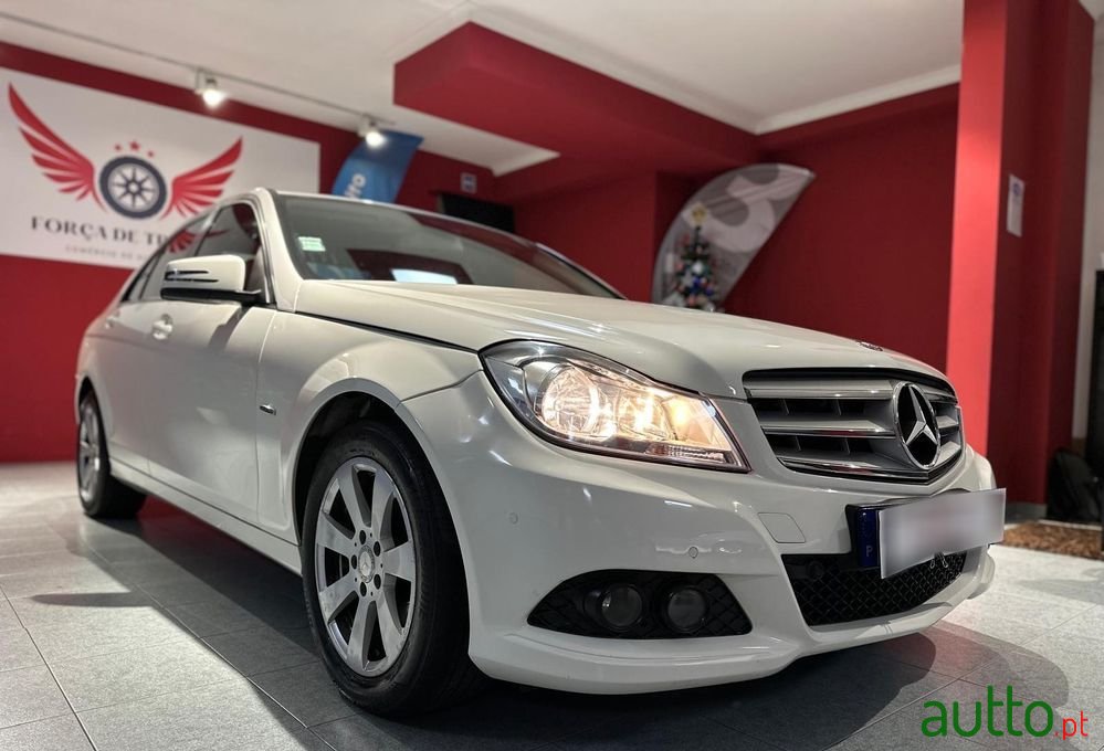 2011' Mercedes-Benz Classe C photo #1
