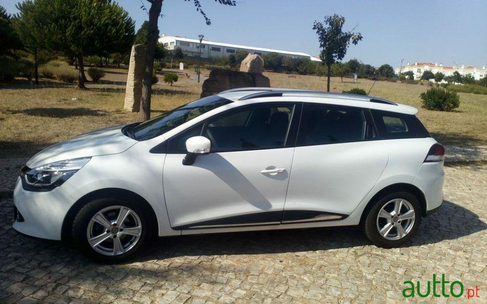 2015' Renault Clio Sport Tourer photo #1