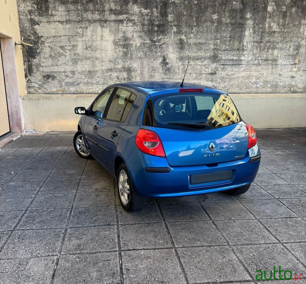 2006' Renault Clio photo #3