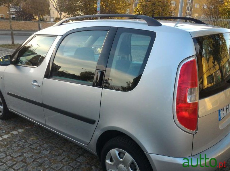 2008' Skoda Roomster 1.2 Htp Style photo #2
