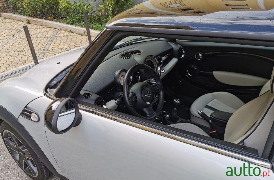 2014' MINI Cooper photo #3