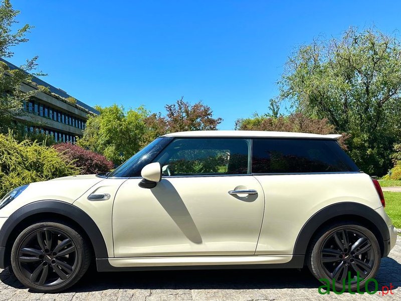 2019' MINI Cooper D photo #5