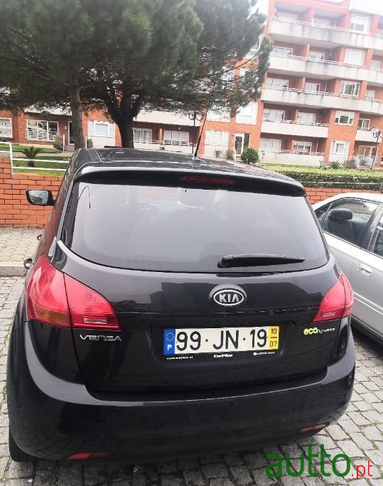 2010' Kia Venga photo #2