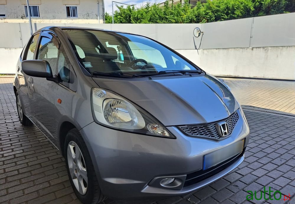 2010' Honda Jazz photo #2