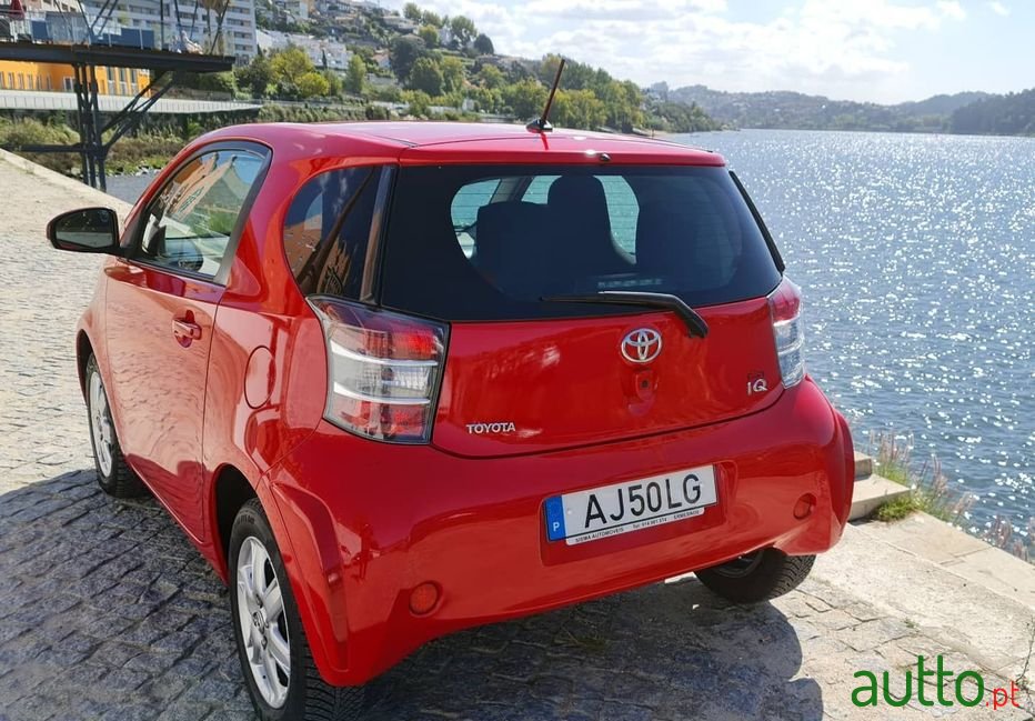 2010' Toyota iQ photo #5