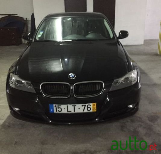 2011' BMW 318 Ver-D-Navigation photo #3