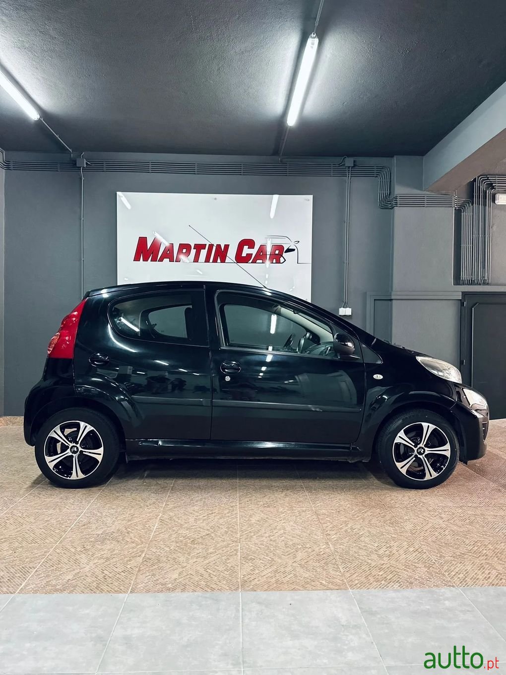 2011' Peugeot 107 photo #2