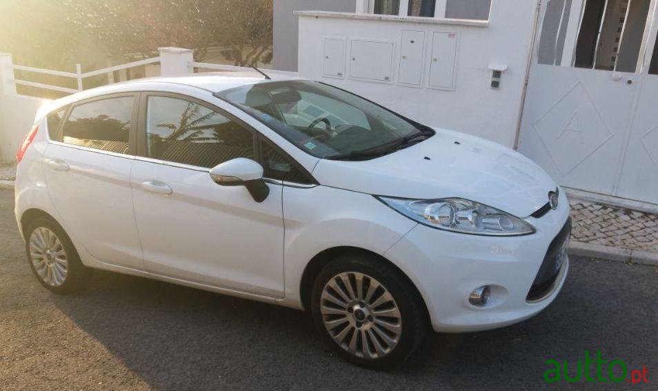 2010' Ford Fiesta Titanium 1.25 5P photo #2