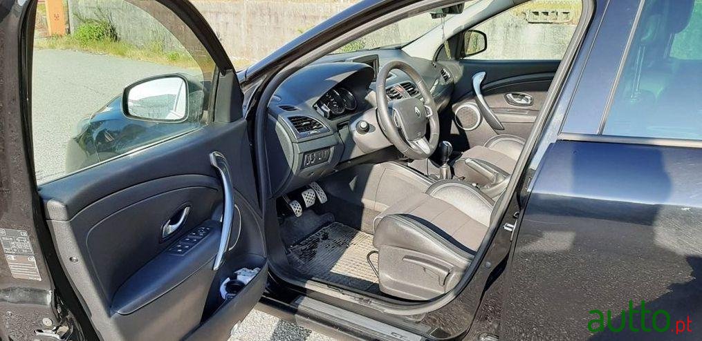 2011' Renault Megane Break photo #3