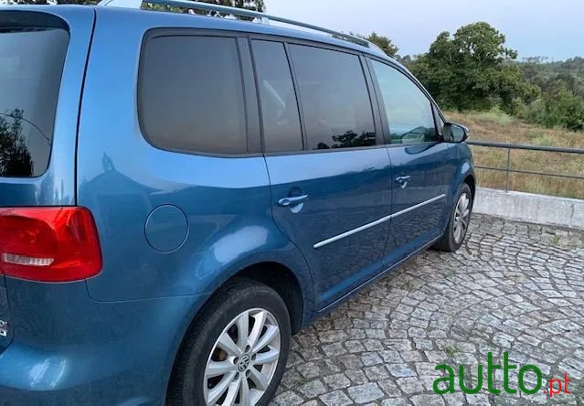 2015' Volkswagen Touran photo #4