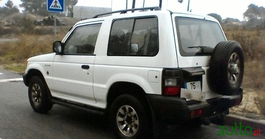 1993' Mitsubishi Pajero Glx photo #1