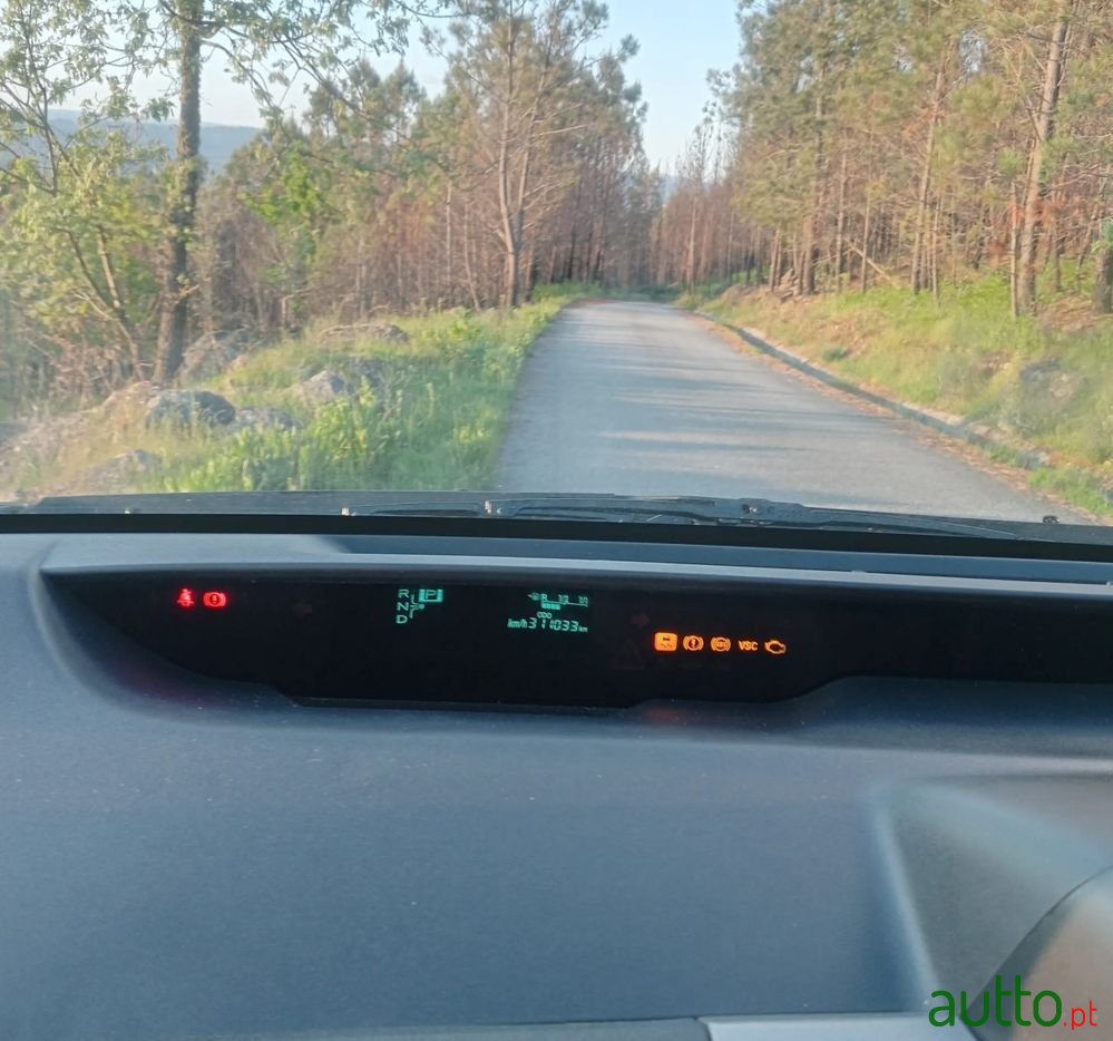 2008' Toyota Prius photo #2