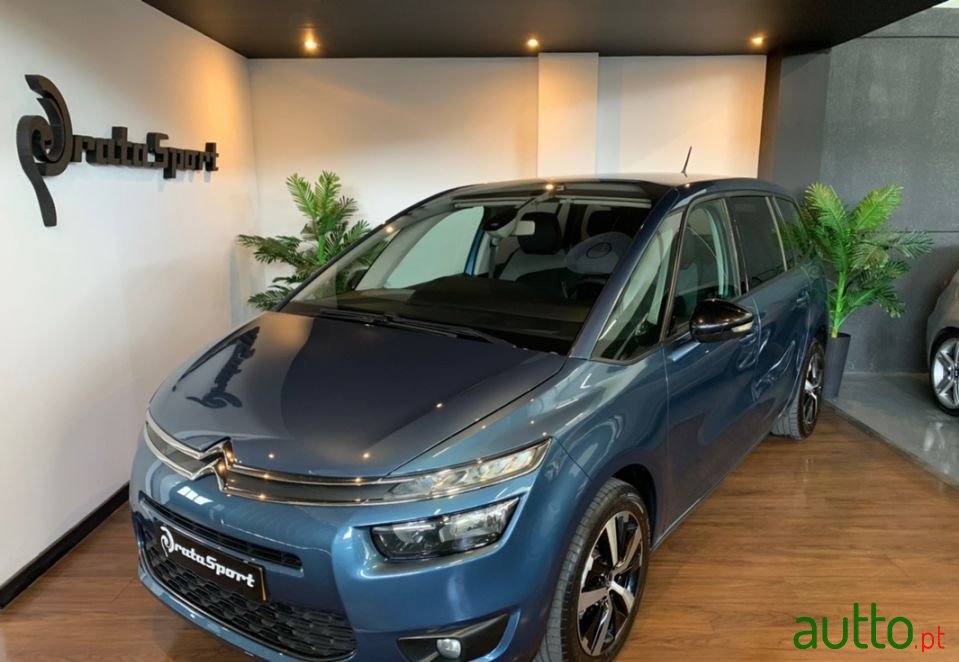 2016' Citroen C4 Grand Picasso photo #2