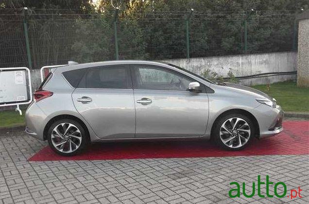 2016' Toyota Auris 1.4 D-4D Comfort+Pack Sport photo #2
