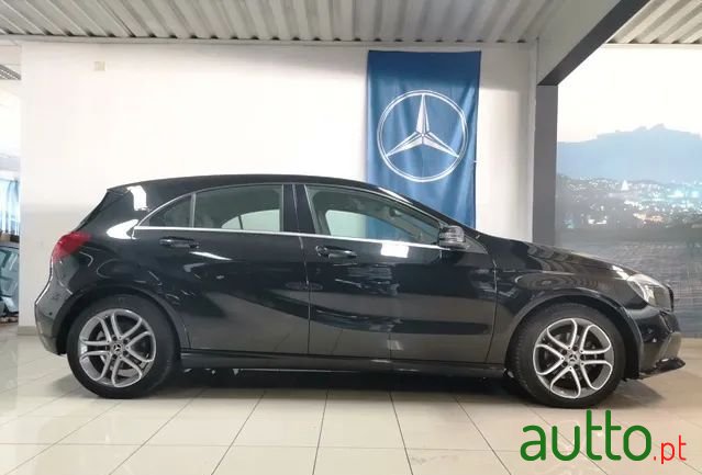 2018' Mercedes-Benz Classe A D Urban photo #2