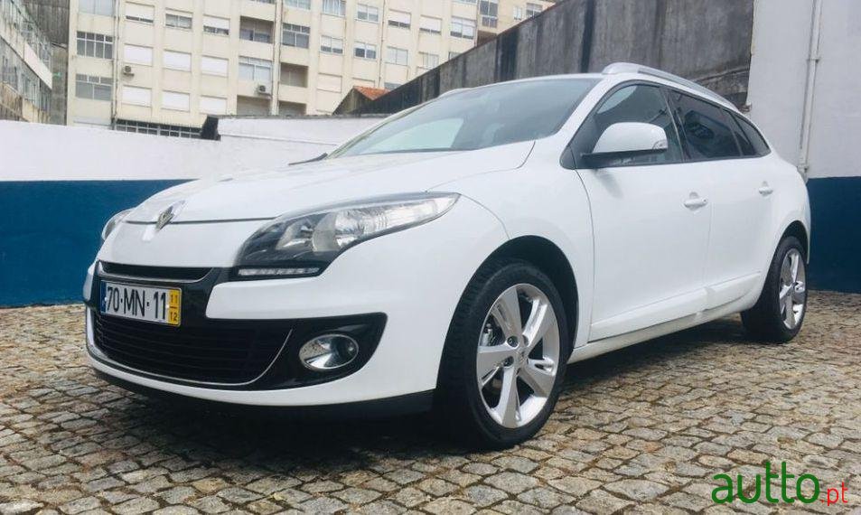 2011' Renault Megane Sport Tourer photo #1