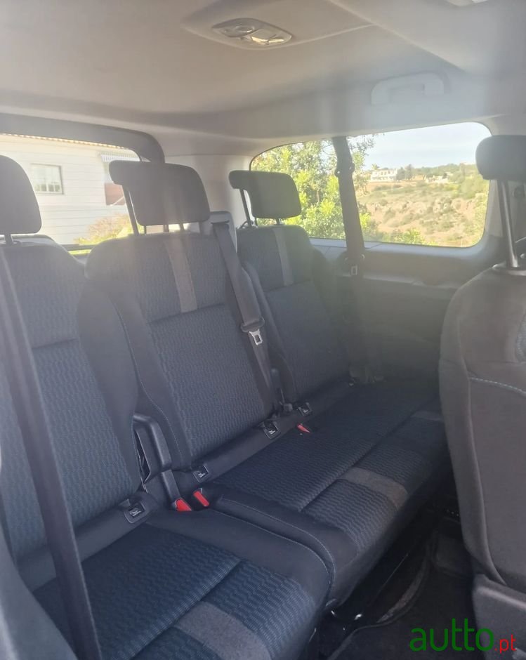 2018' Peugeot Traveller photo #6