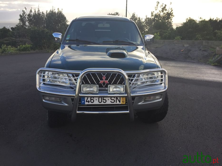 2001' Mitsubishi photo #2