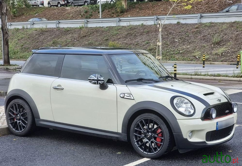 2009' MINI John Cooper Works Standard photo #3