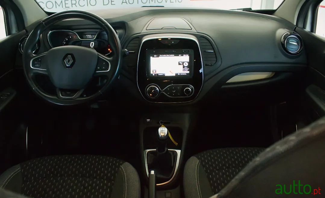 2019' Renault Captur photo #6