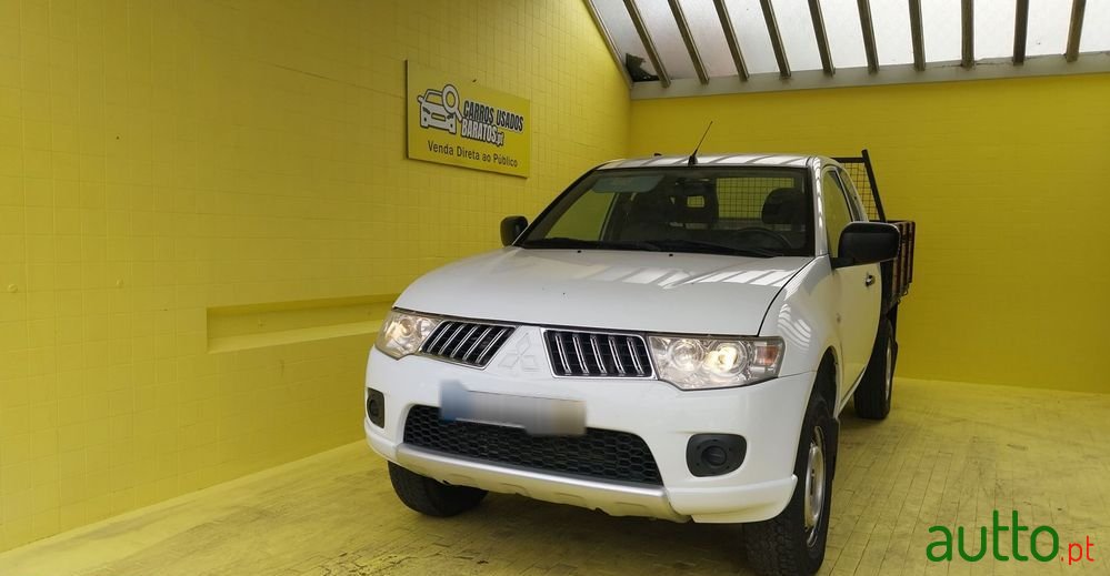 2010' Mitsubishi L200 photo #1