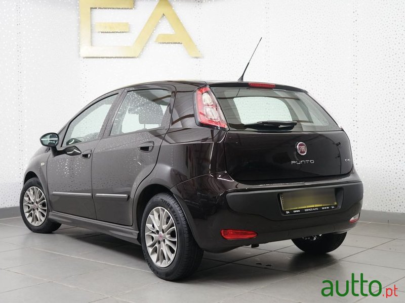 2011' Fiat Punto Evo photo #4