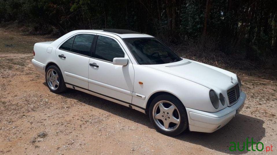 1996' Mercedes-Benz E-220 Elegance photo #4