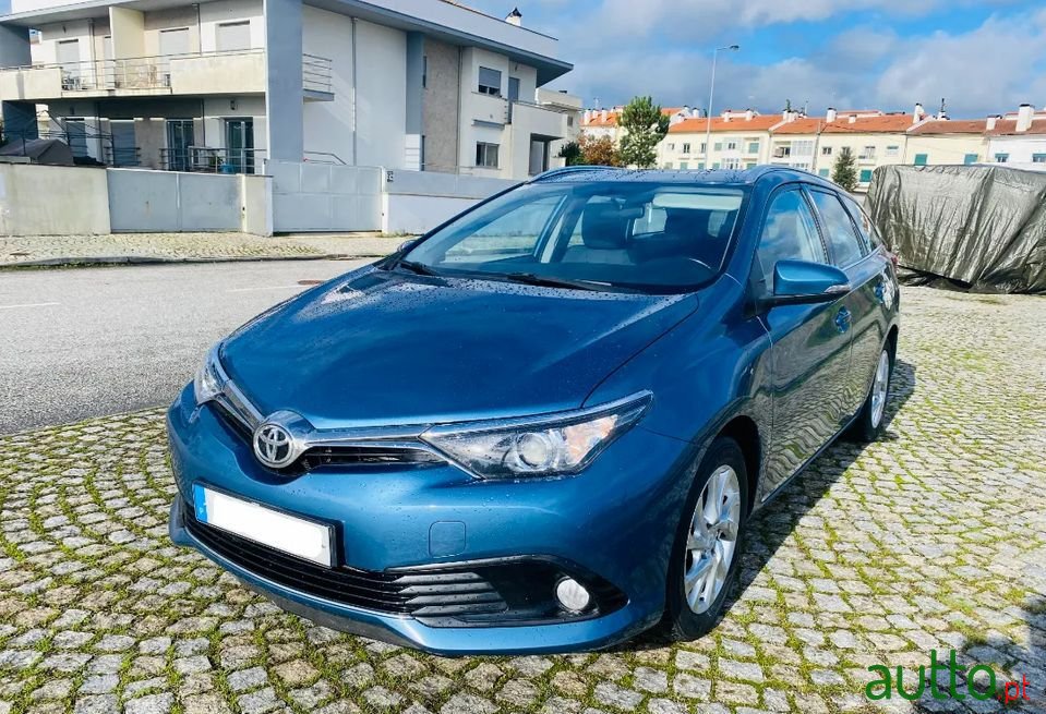 2016' Toyota Auris Touring Sports photo #1