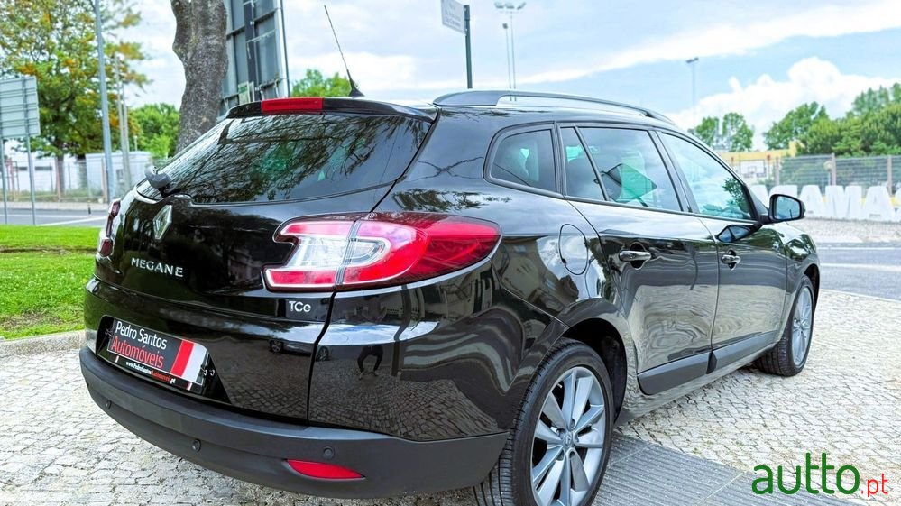 2010' Renault Megane Break photo #3