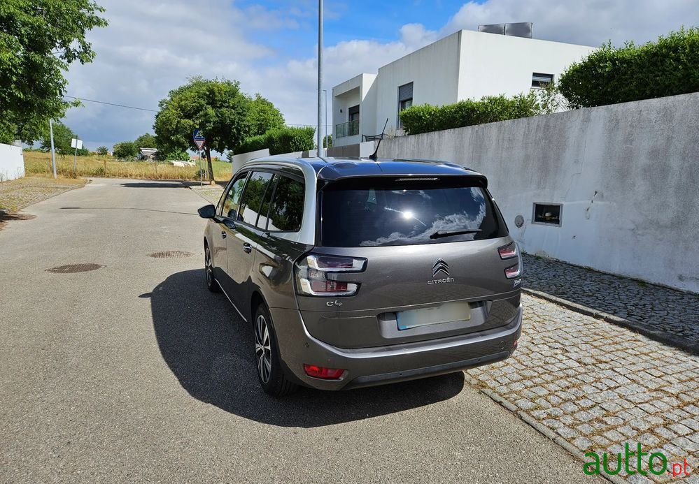 2017' Citroen C4 Grand Picasso photo #3
