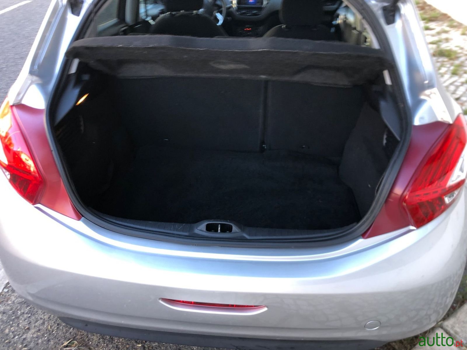 2013' Peugeot 208 photo #4