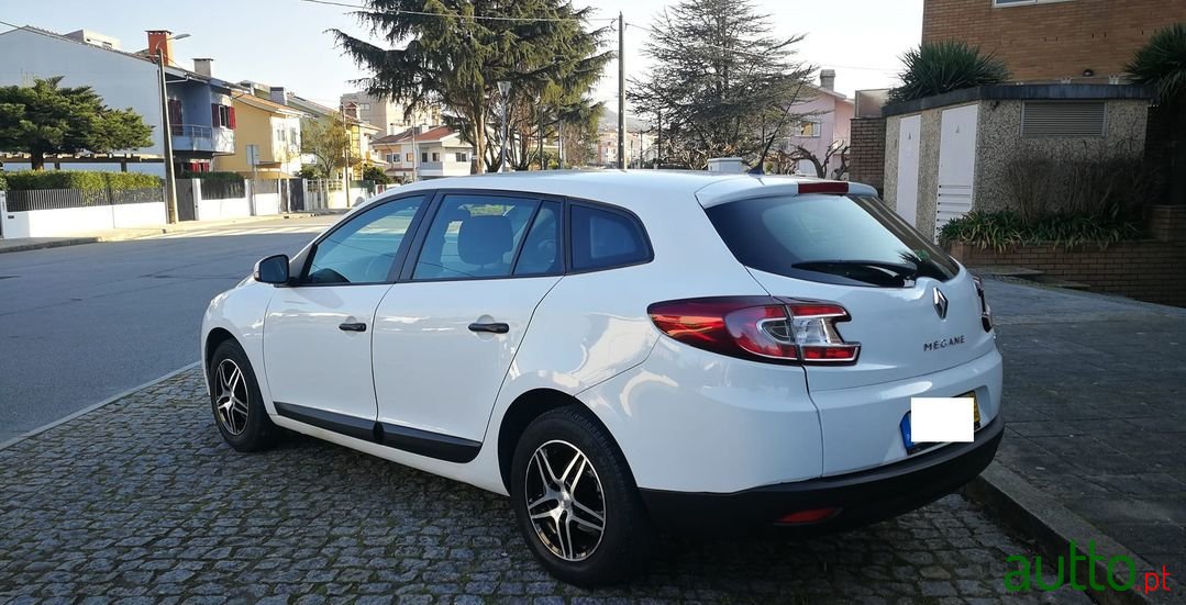 2011' Renault Megane Sport Tourer photo #5