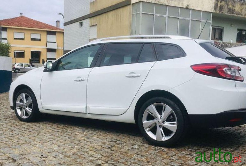 2011' Renault Megane Sport Tourer photo #3