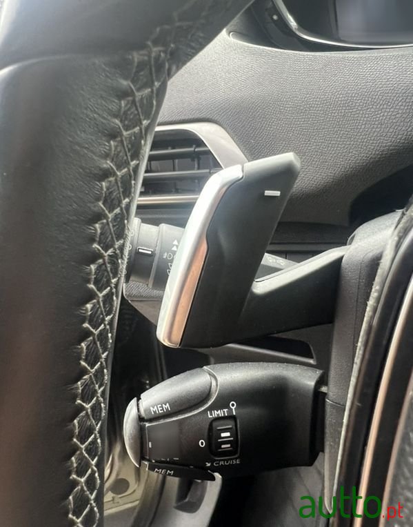 2018' Peugeot 5008 photo #6